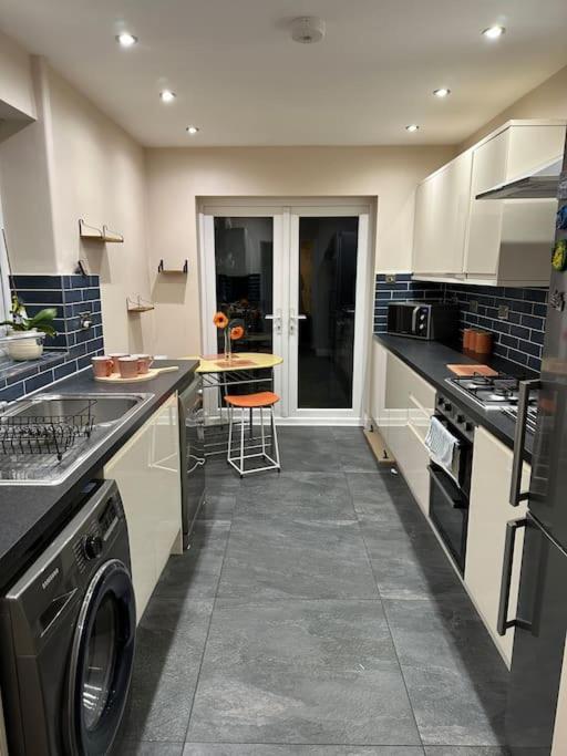 Adam'S Place, Watford Wd17 2Py Villa Bagian luar foto