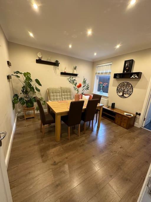 Adam'S Place, Watford Wd17 2Py Villa Bagian luar foto