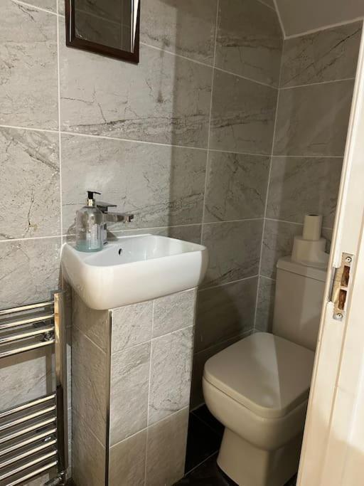 Adam'S Place, Watford Wd17 2Py Villa Bagian luar foto