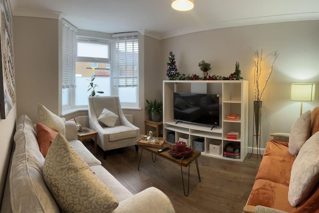 Adam'S Place, Watford Wd17 2Py Villa Bagian luar foto